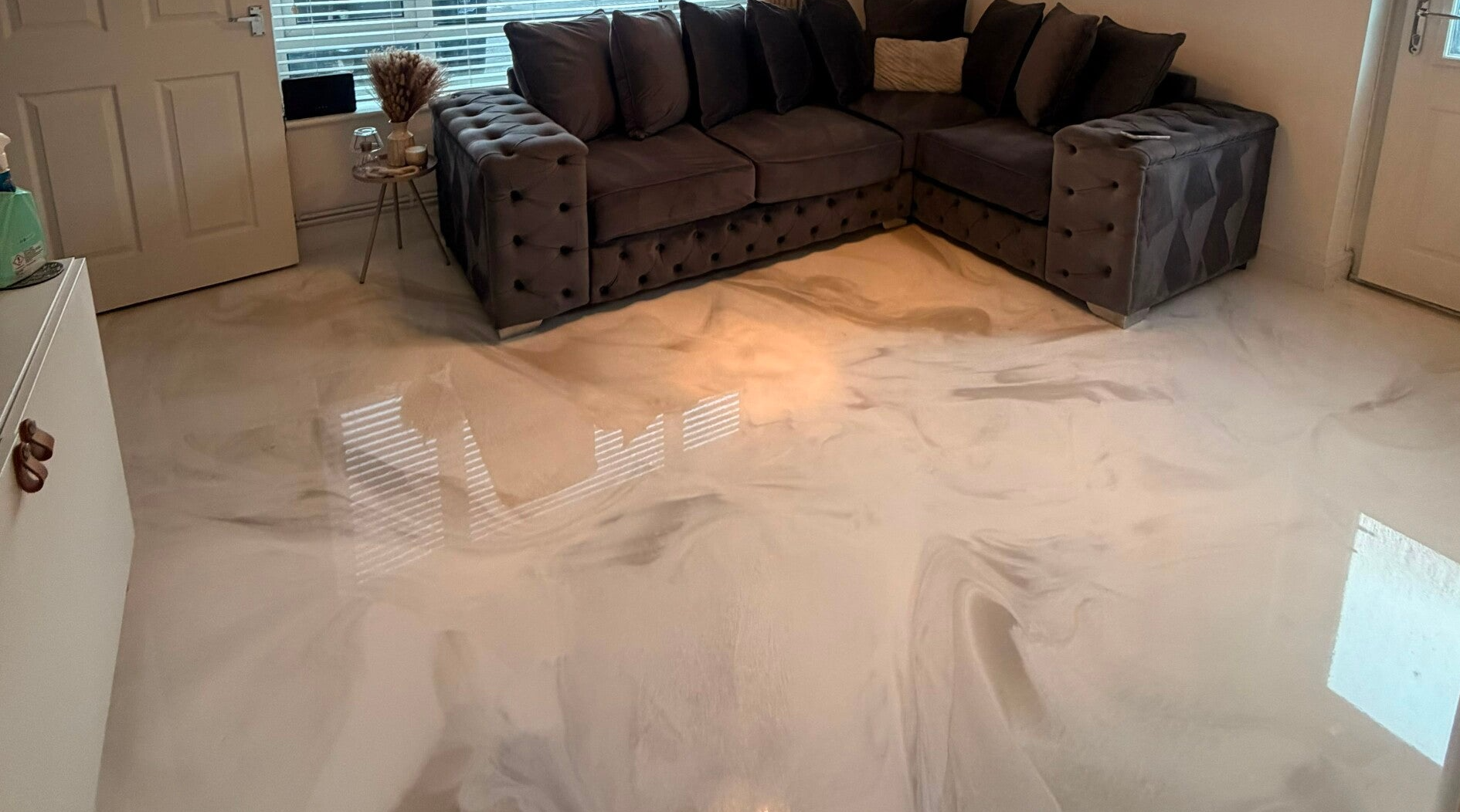 Epoxy-flooring--living-room-area