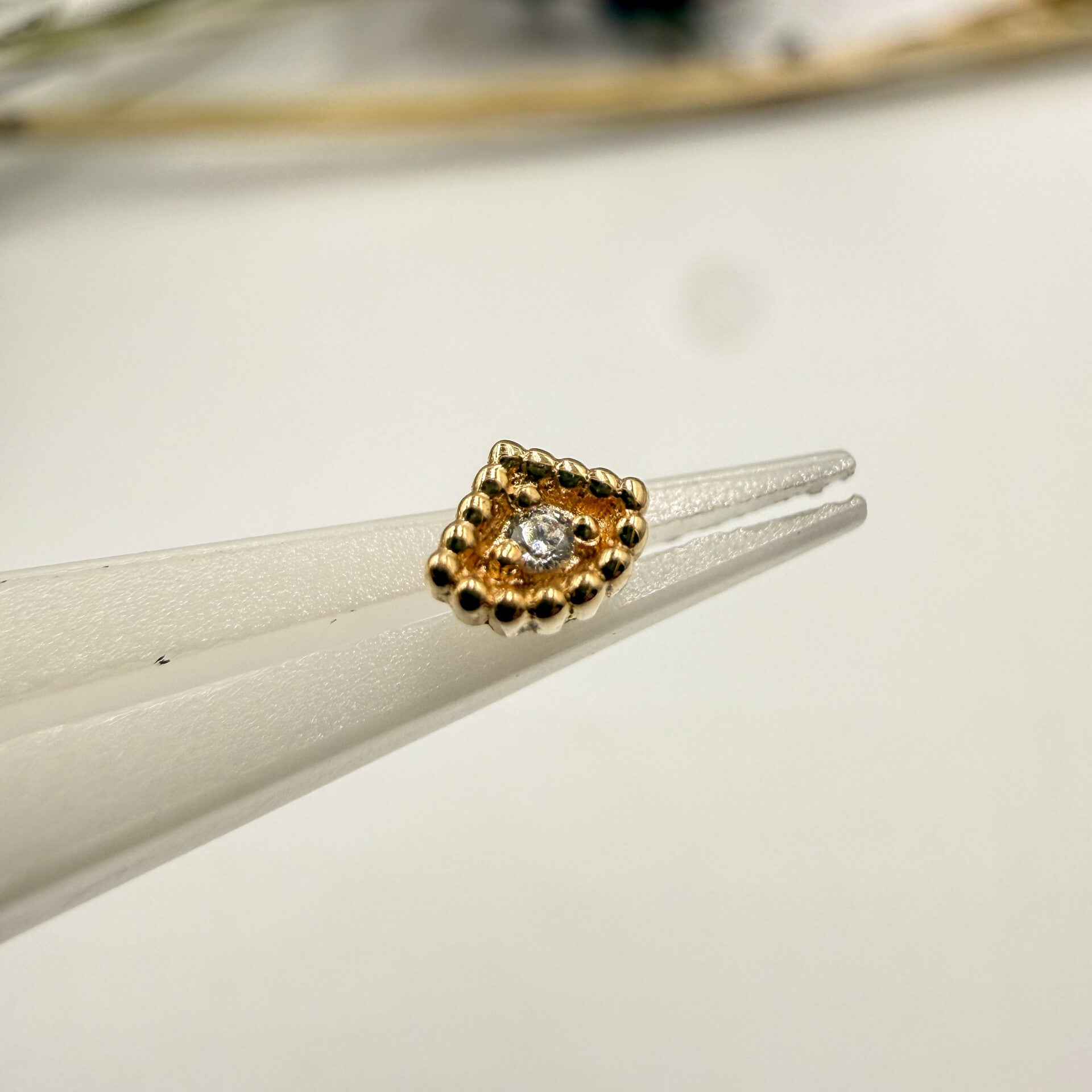 Mushroom - 14KT Geel Goud - Quarter Circle Bezel - Zirconia