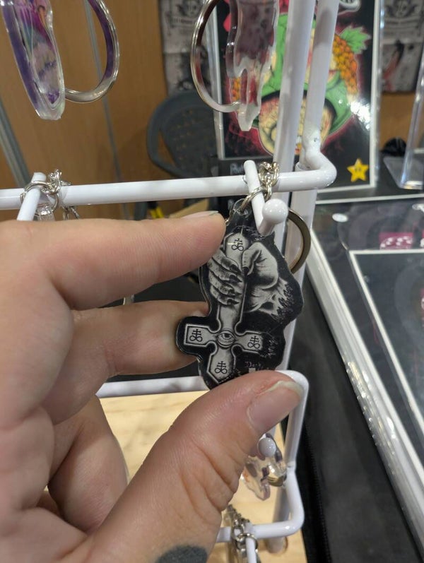 Porte cles croix satanic