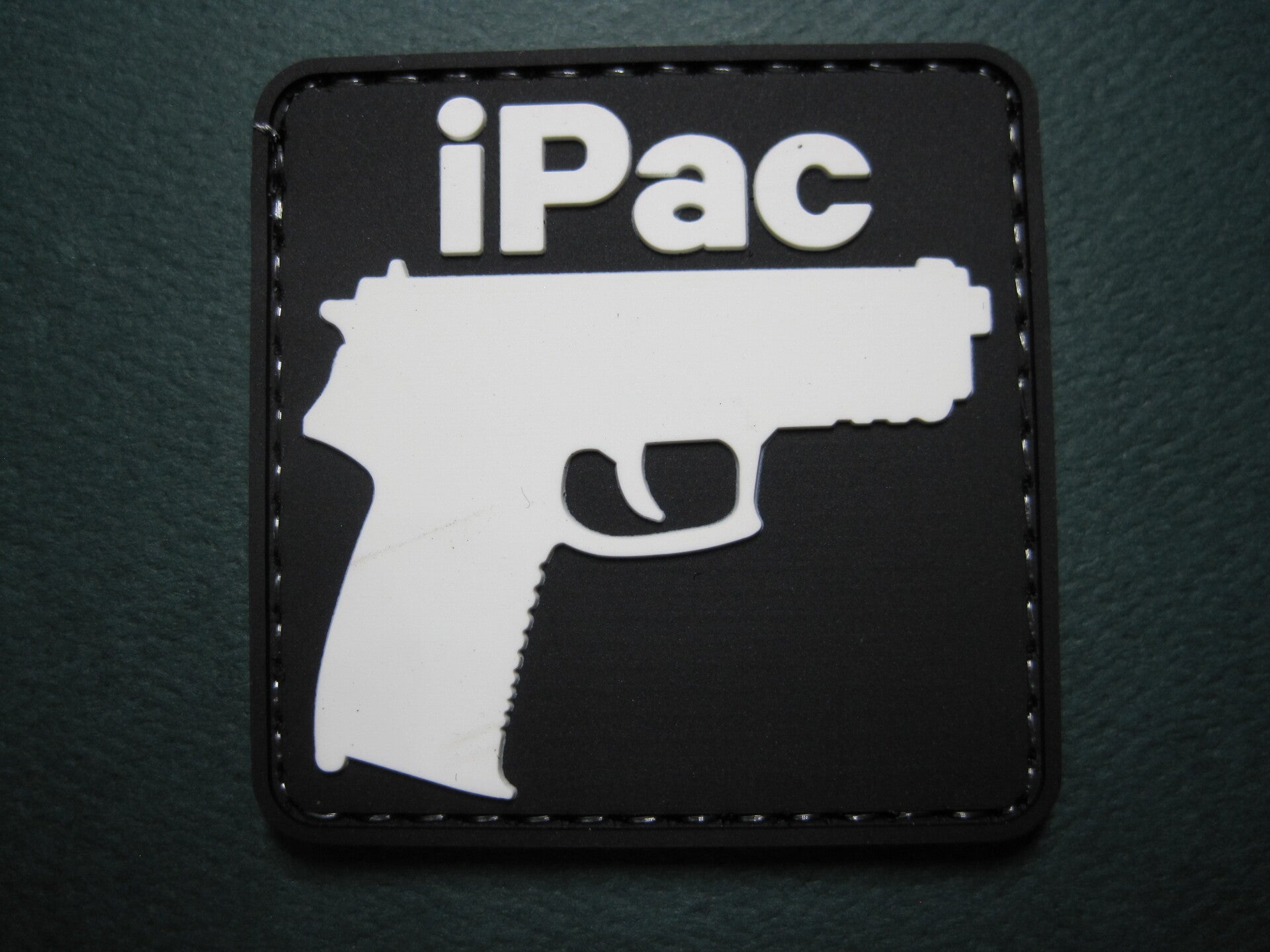 "IPAC" PISTOL MORALE PATCH PVC HOOK BACK