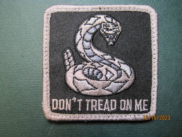 DON'T TREAD ON ME SNAKE MORALE PATCH (BLK) HOOK BACK