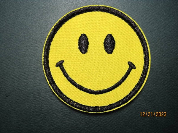 SMILEY FACE PATCH HOOK BACK