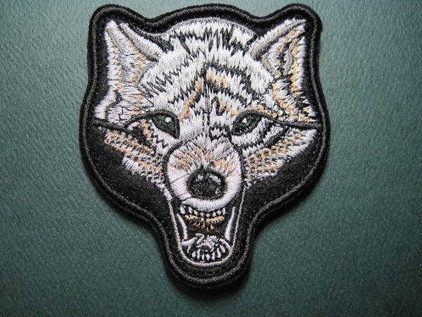 WOLF PATCH EMBROIDERY HOOK BACK