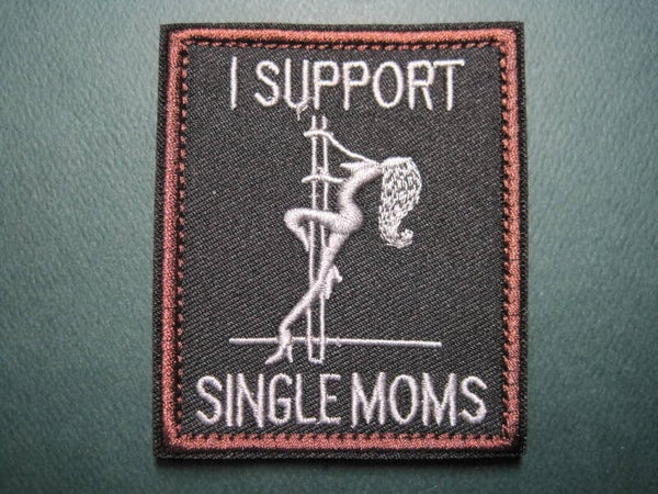 "I SUPPORT SINGLE MOM'S" MORALE PATCH HOOK BACK (ITEM 1)