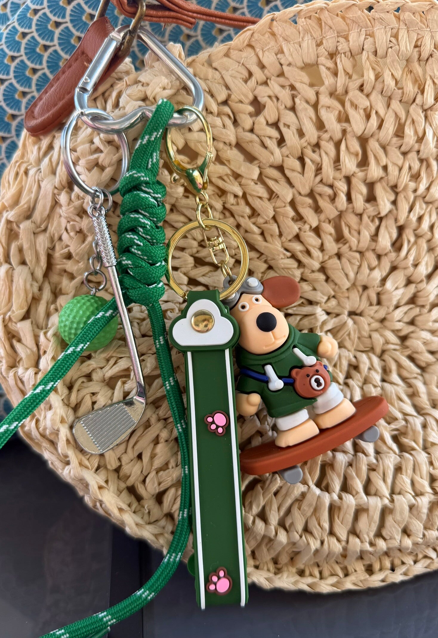 Sleutelhanger - skaterhond met golfstick