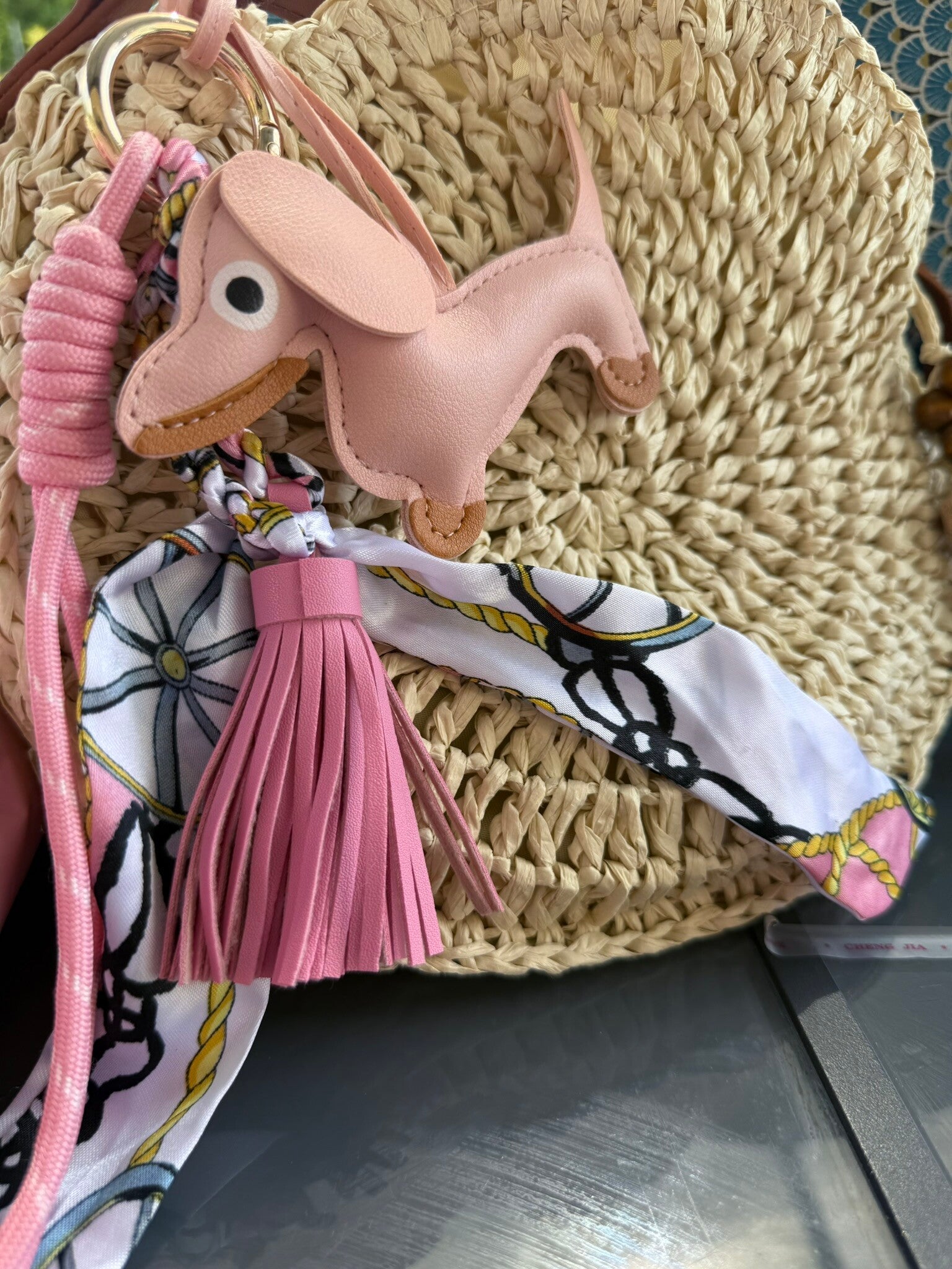 Sleutelhanger - roze tekkel met sjaaltje extra