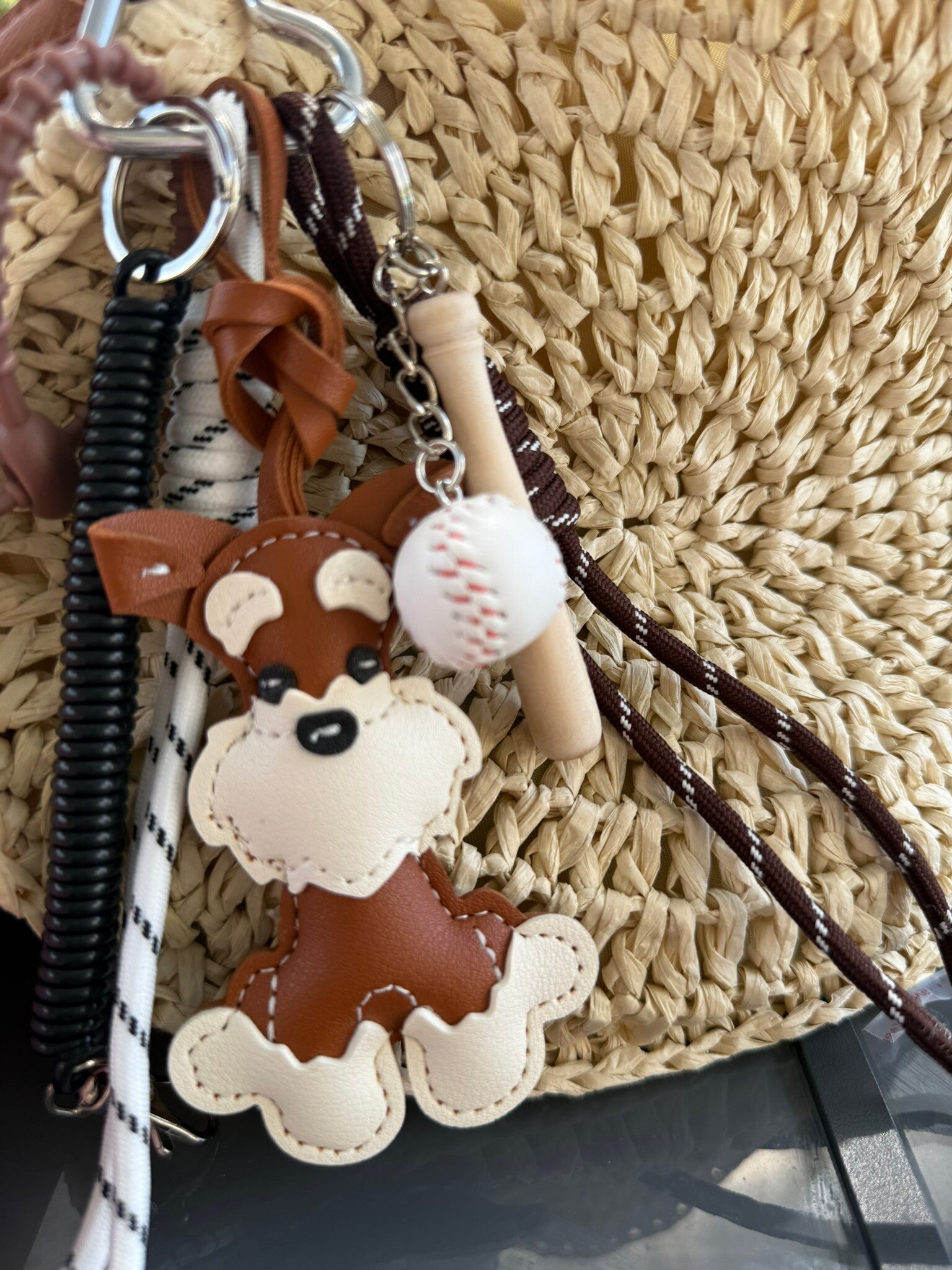 Sleutelhanger - lichtbruine woef met baseball