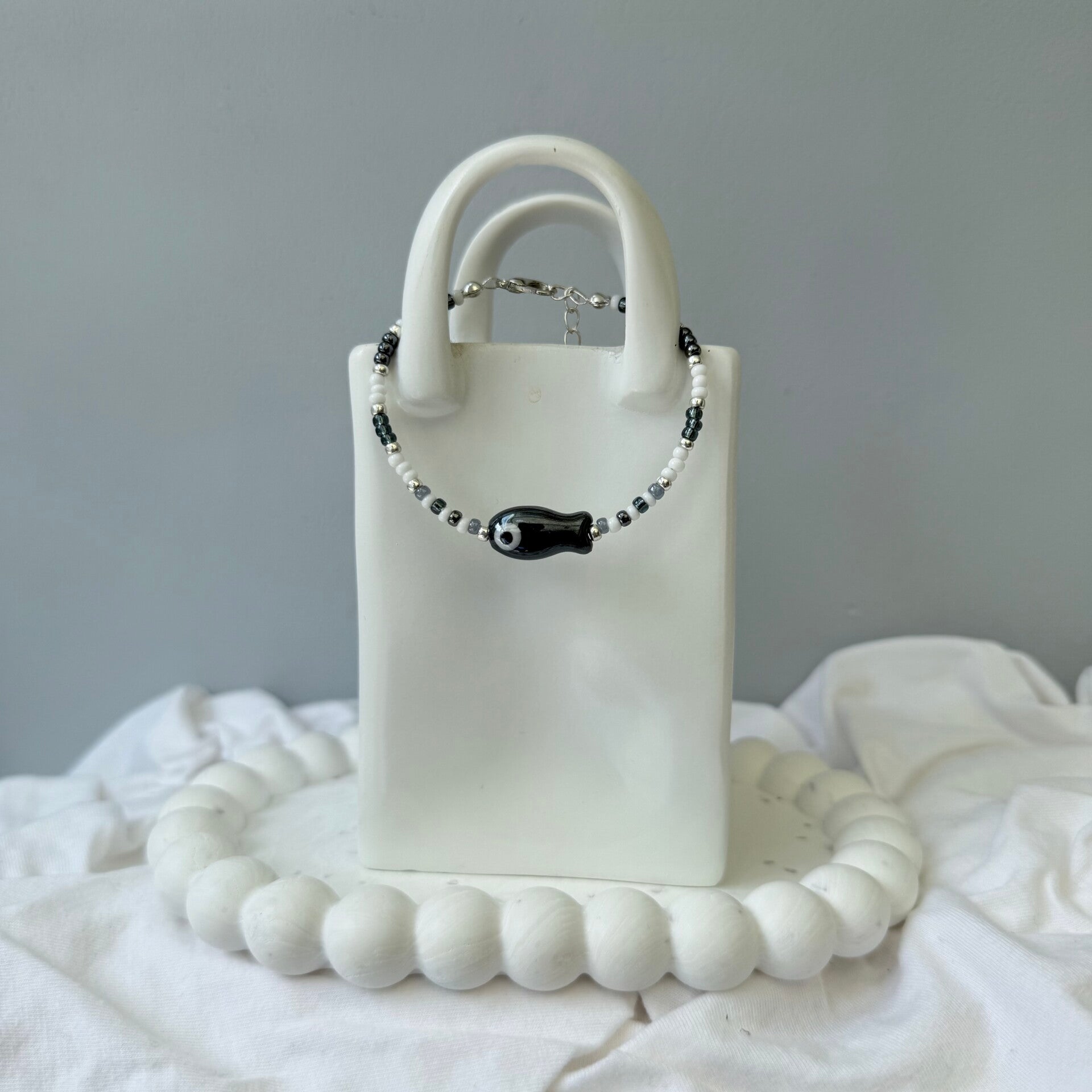 armbanden - visjes collectie ; 16cm zwart visje wit zilver