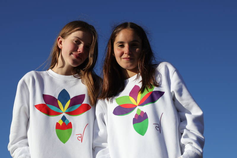 Sweats blancs unisexes motifs lotus Constance et Louise