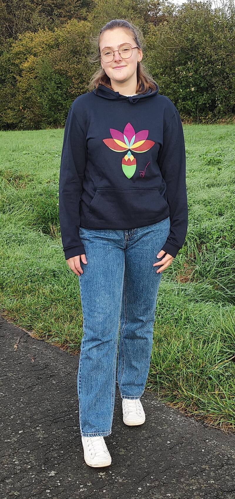 Sweat à capuche bleu marine unisexe motif Lucky V