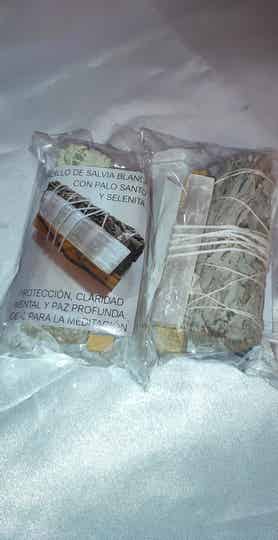 Atadillo de Salvia Blanca, Selenita y Palo Santo