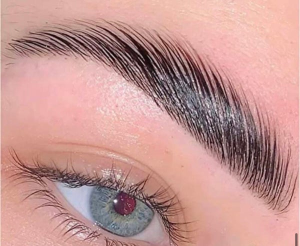 Augenbrauen Lifting und Henna Farbe