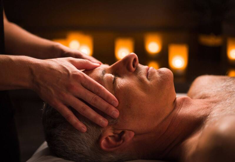 Massage relaxant aux huiles Bio, au choix : - de la tête, du dos, des jambes et des pieds - ou du dos et des bras - ou cuir chevelu, nuque et visage MASSAGES ESTHETICIENNE RIVESALTES A COTE PERPIGNAN A PROXIMITE PERPIGNAN 