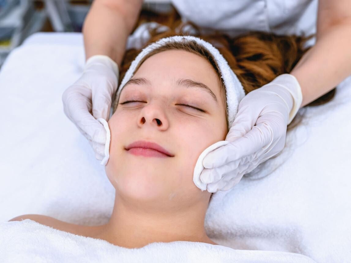 SOINS BIO - COUP D'ECLAT     #ESTHETICIENNE #RIVESALTES #PERPIGNAN Soins comprenant le démaquillage, un gommage, un masque et pose d'une crème de jour adaptée à votre peau