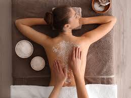 GOMMANT DOUCEUR DE L'INSTANT   Découvrez ce massage innovant : gommage du corps et massage sans rinçage : le sel se transforme en une huile de massage douce et hydratante. 2 soins en 1     MASSAGES ESTHETICIENNE RIVESALTES A COTE PERPIGNAN A PROXIMITE PER