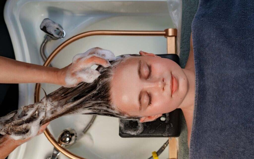 #ESTHETICIENNE #RIVESALTES #PERPIGNAN Un soin visage complet comprenant le démaquillage, le gommage, extraction des points noirs, massage, pose d'un sérum et d'une crème de jour SOINS BIO - BEAUTE ORIGINELLE    