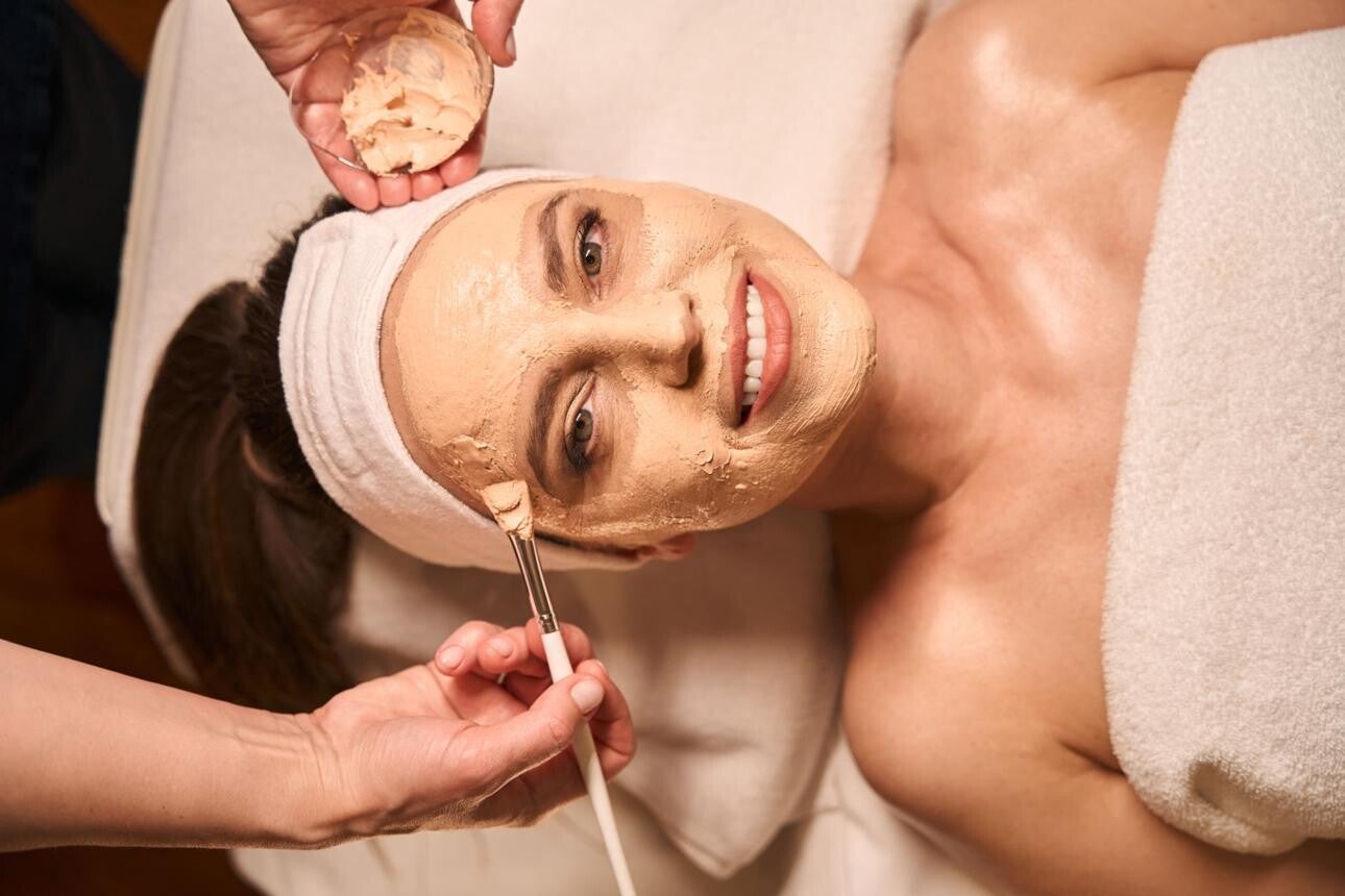 SOINS BIO RIDES MARQUEES      Profitez d'un soin relaxant qui stimule la circulation sanguine et favorise le relâchement des tensions, tout en permettant aux actifs de pénétrer en profondeur. Ce soin comprend le démaquillage, gommage, extractions des poin