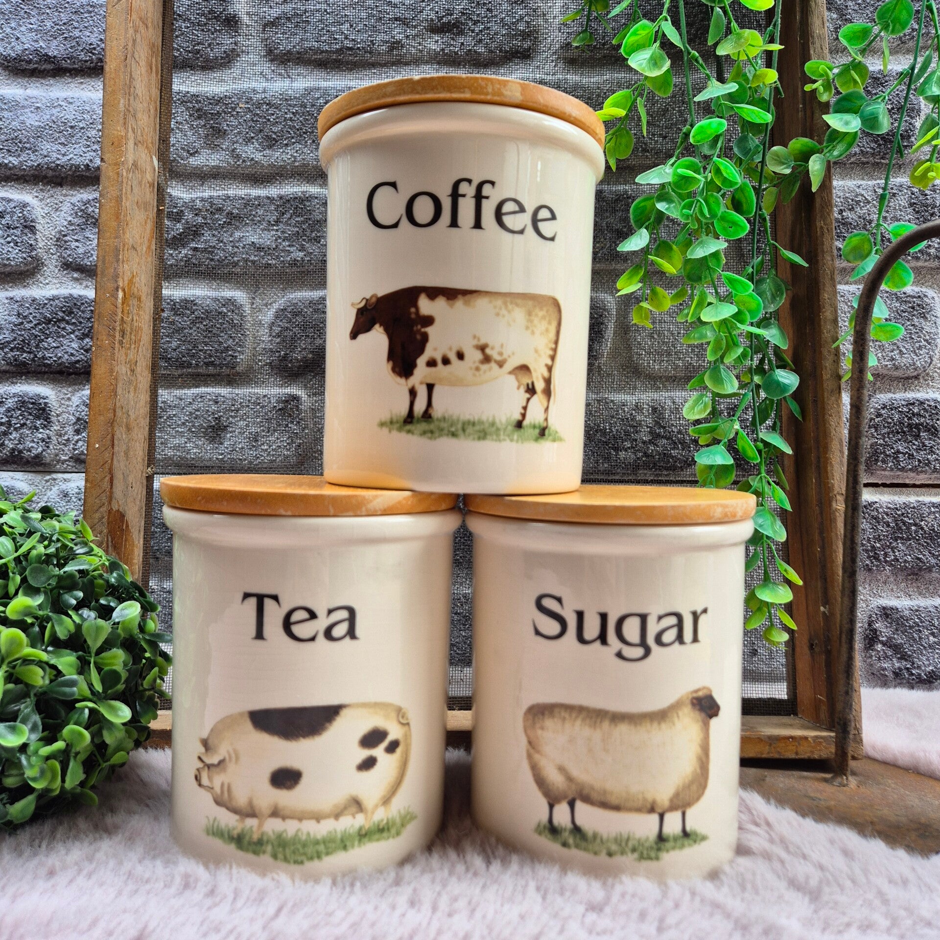 Vintage Engelse Voorraadpotten ‘Farm Animals’ – Set van 3 (Cloverleaf / T.G. Green)