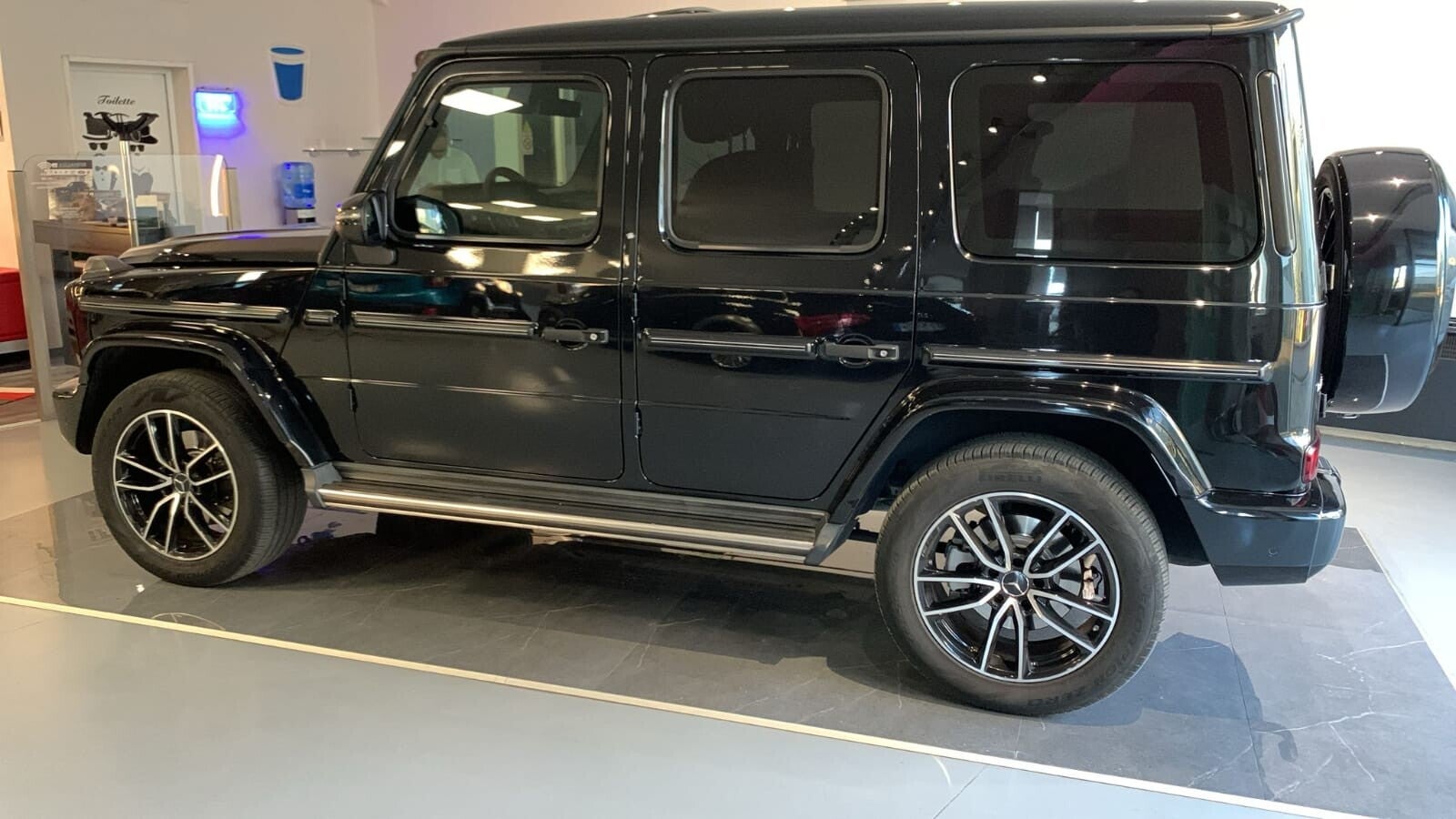 Mercedes G 400