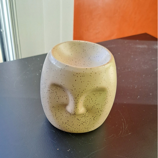 Brûle-parfum visage beige