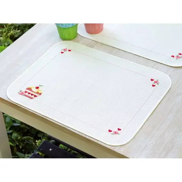 * 2 placemats cupcakes