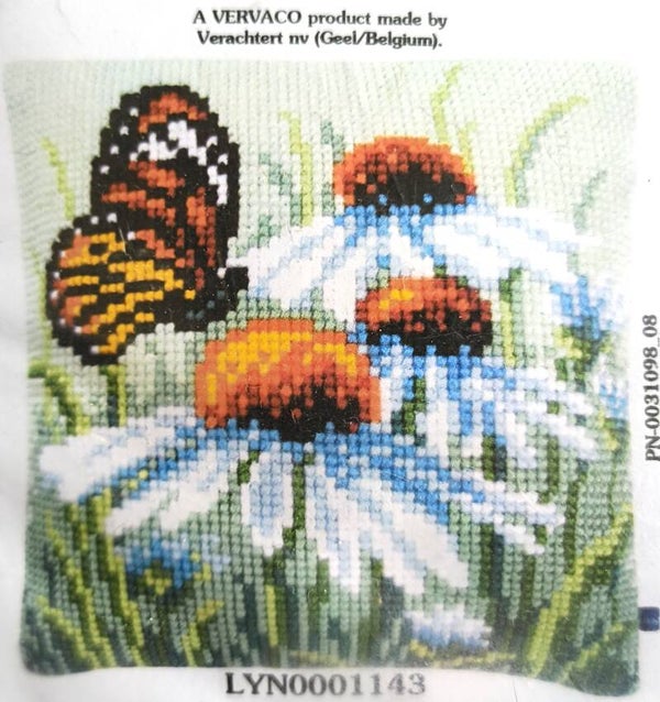 * kussen witte madeliefjes