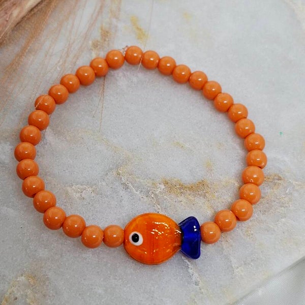 Oranje armbandje met visje