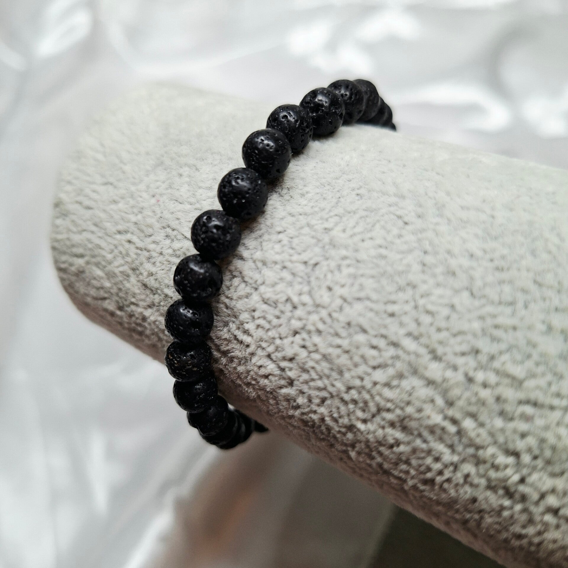 Lavasteen armband
