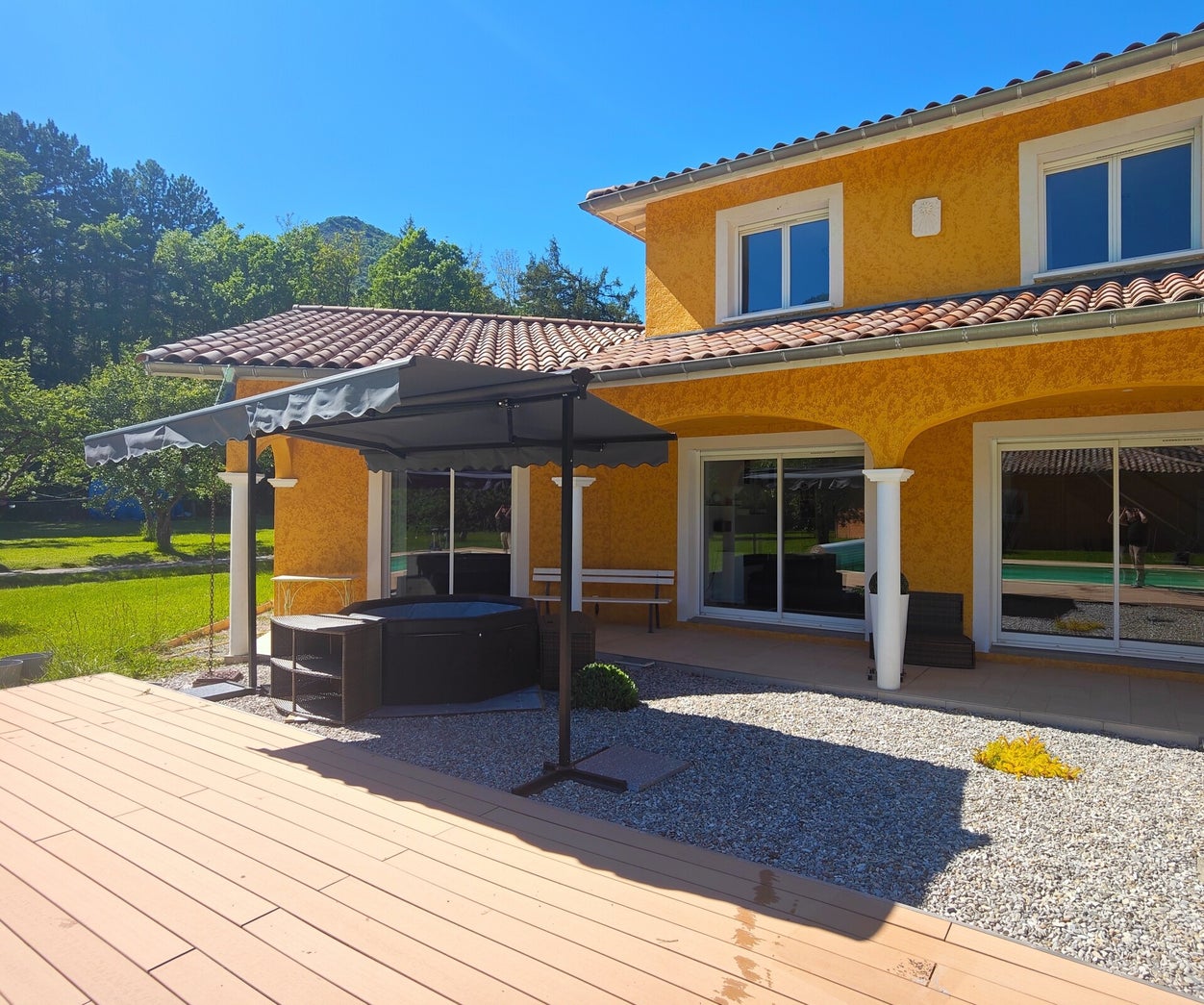 Spa privatif sous terrasse couverte à la Bastide des Civayeres