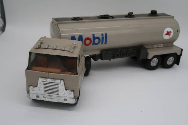 ERTL Mobile Oil Steel Cab Over 22” – Semi Gas Tanker Trailer USA Truck