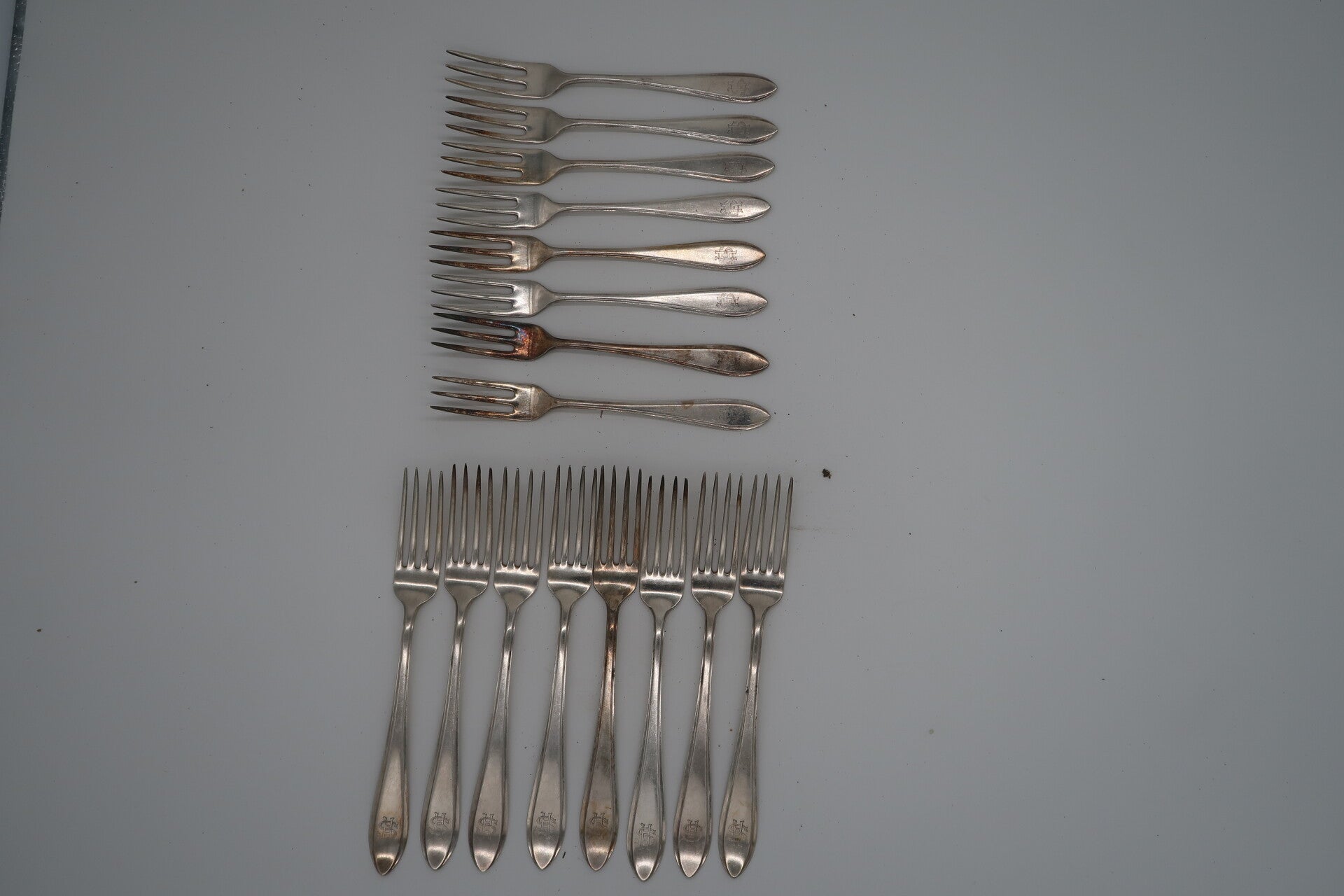 Zilveren bestekset – compleet met fraaie gravures