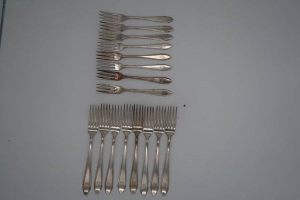 Zilveren bestekset – compleet met fraaie gravures