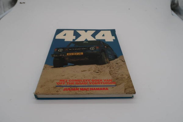 4×4 – Het complete boek van off-the-road voertuigen  Julian Macnamara