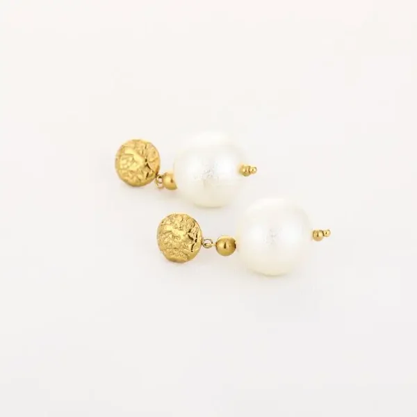 classic pearl oorbellen