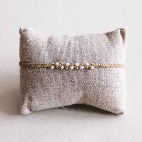 macramé armbandje met pareltjes - nude