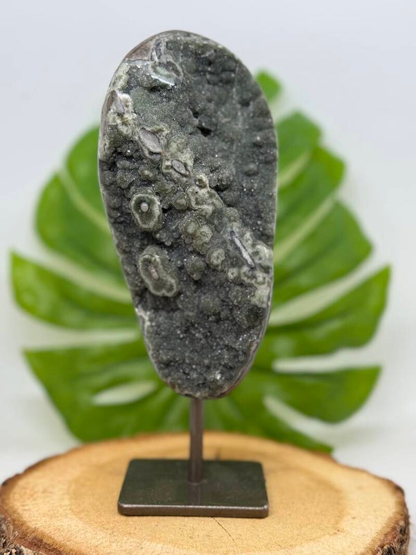 Amethist stalactiet op standaard