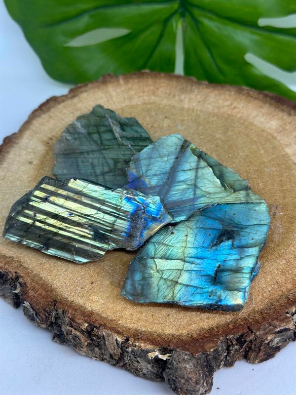 Labradoriet half geslepen