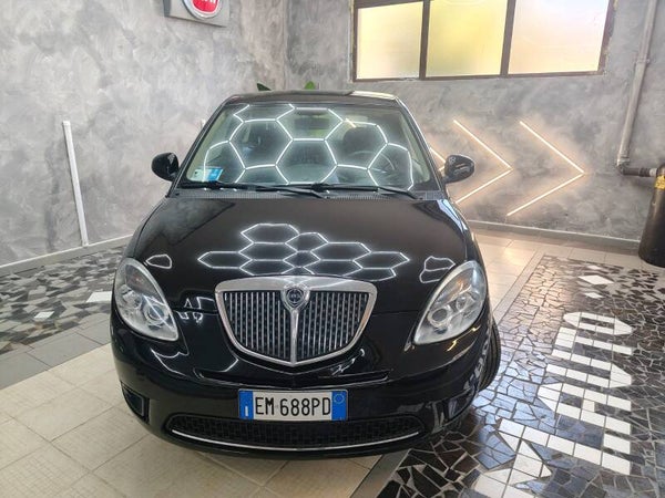 LANCIA YPSILON VERSIONE PLATINUM