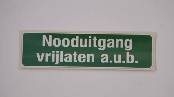Nooduitgang vrijlaten a.u.b.