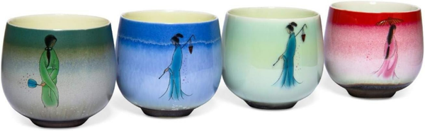 Set di  4 ciotole da tè, design giapponese, in porcellana.