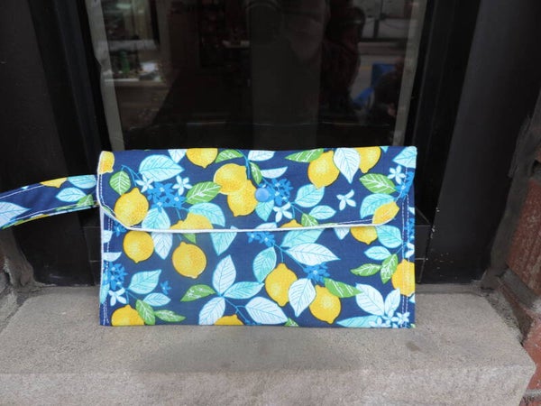 # 31- Wallets with wristlets and credit card holders inside