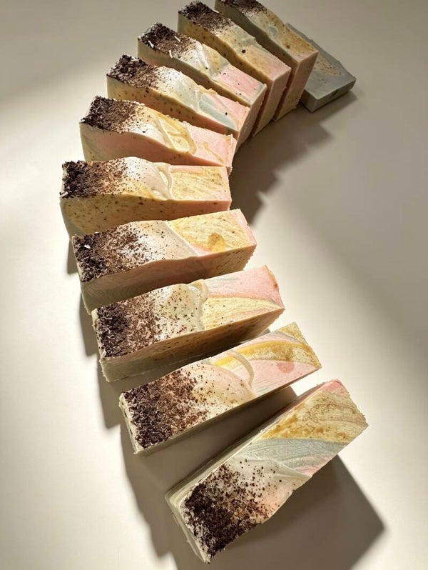 HIBISCUS, BLACK PEPPER & SUGAR SOAP
