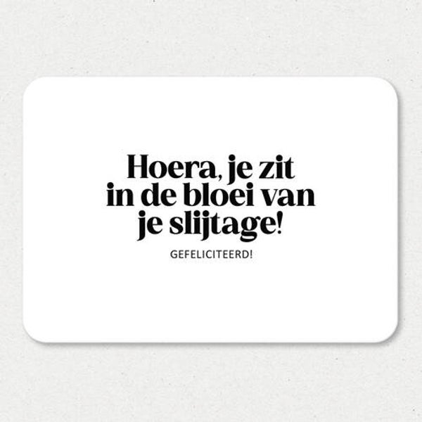 Kaart A6 enkel 'Hoera je zit in de bloei van je slijtage!' wit