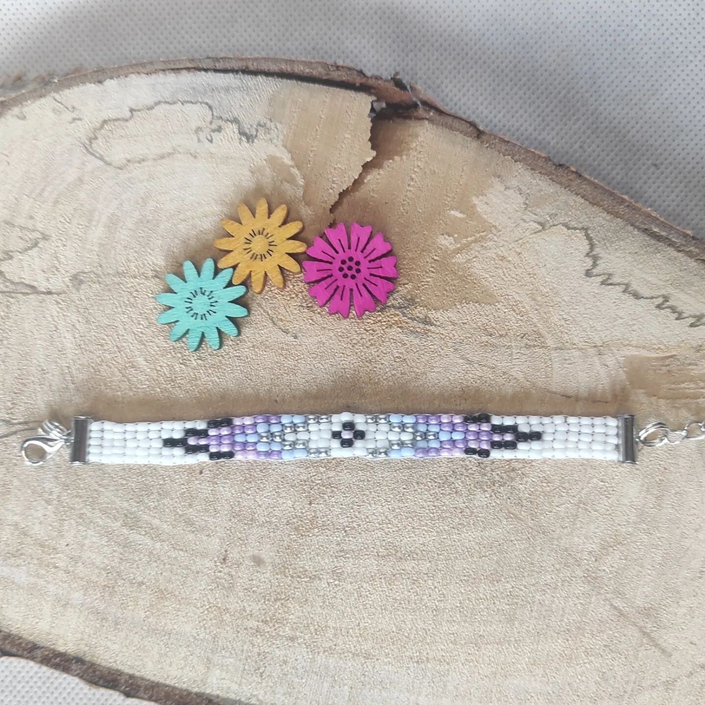 Individuell gewebtes Perlenarmband