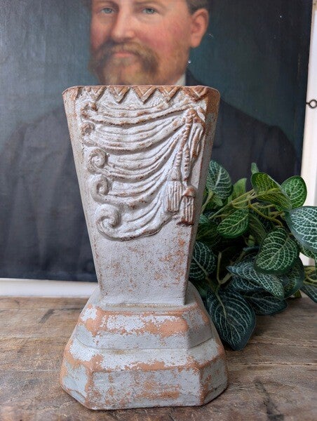 Oud Frans grafvaasje