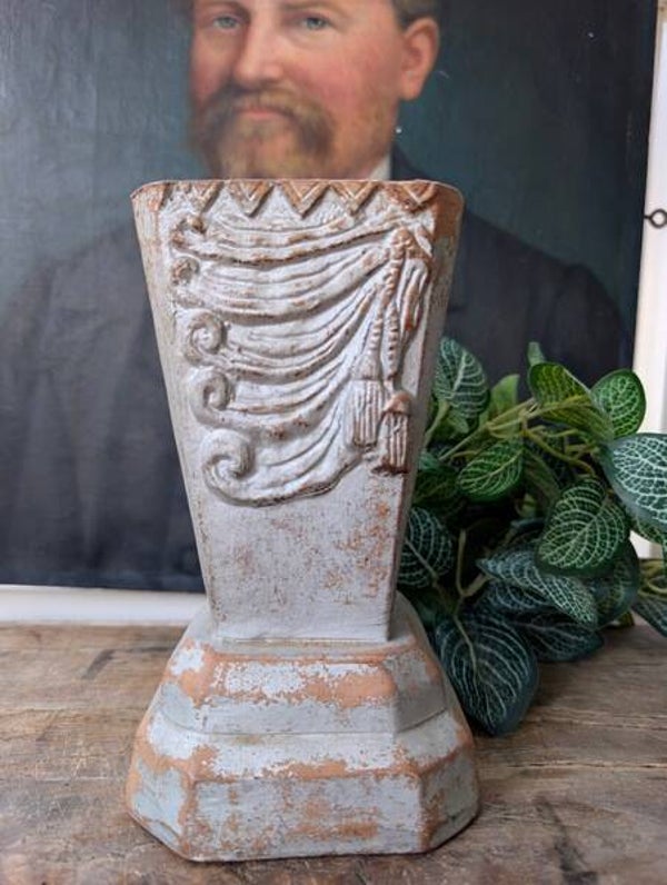 Oud Frans grafvaasje