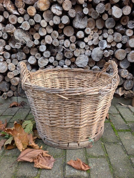 Grote mand met houten bodem