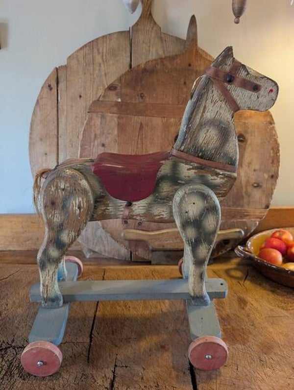 Brocante Houten Paardje op Wieltjes