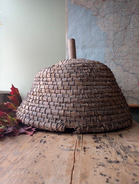 Frans gevlochten rieten vang- of schepkorfje