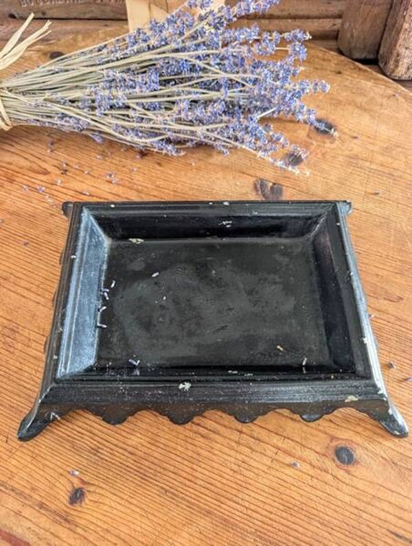 Franse antieke gietijzeren kwispedoor